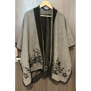 Do Everything In Love Poncho Sweater Women's L XL Heather Gray Floral Open Front